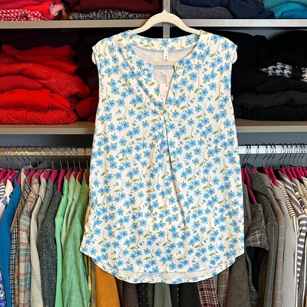 Fashion white/blue floral sleeveless v neck top size L NWT